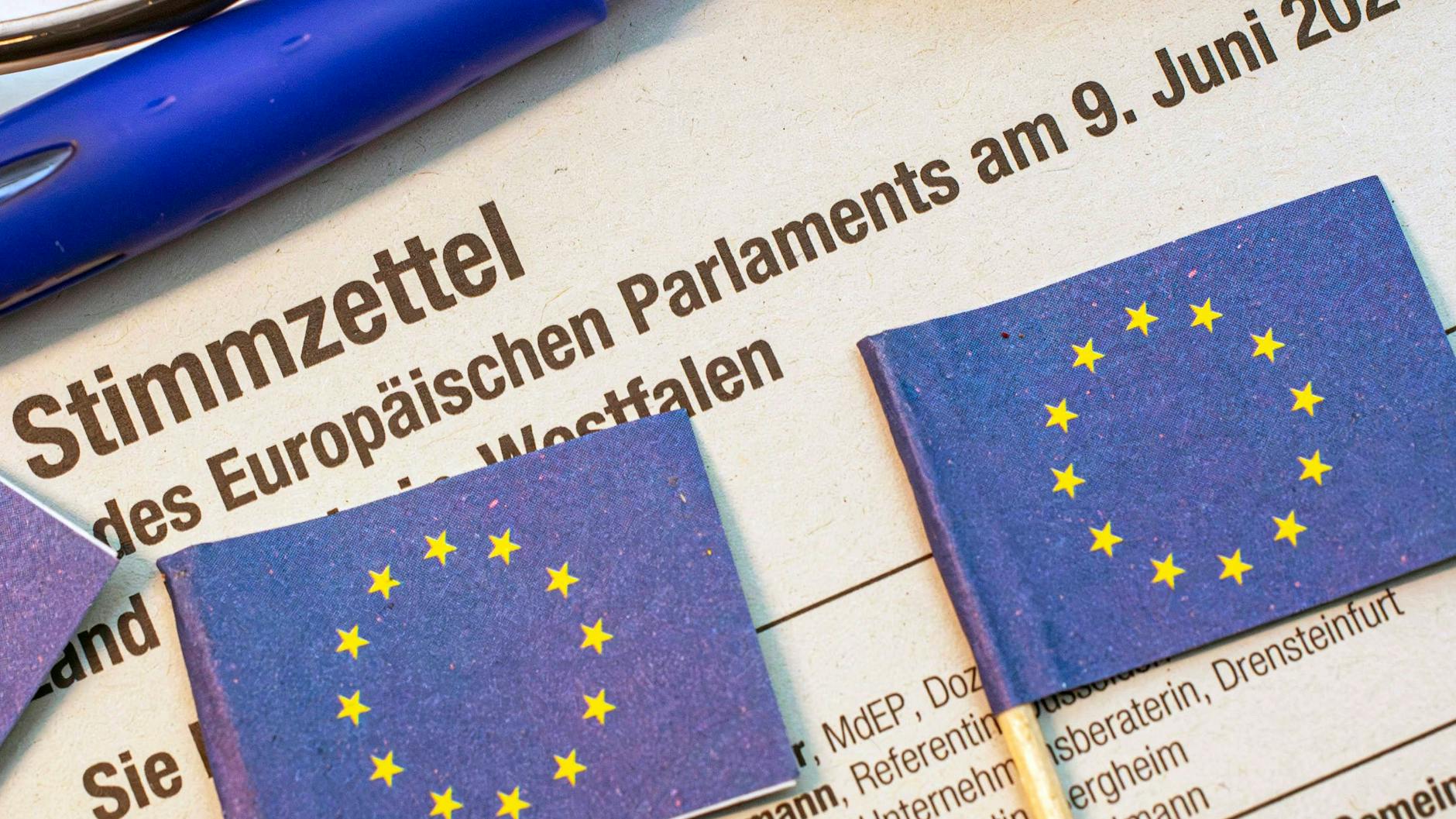 Das Kreuz auf dem Stimmzettel zur Europawahl machen - das kann man auch in den Briefwahlstellen der Berliner Bezirke.