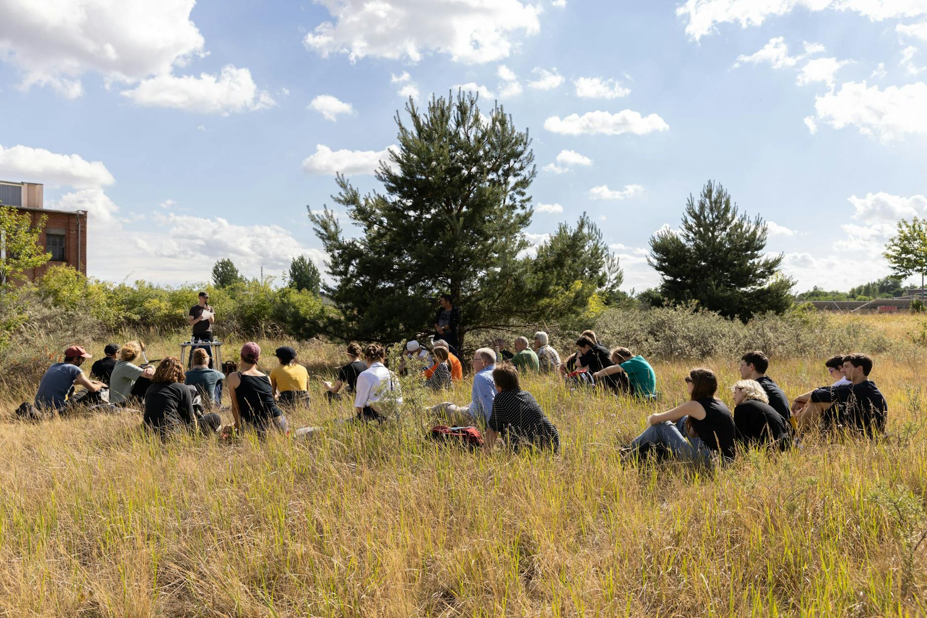 Hier, in der postindustriellen Weite zwischen Bitterfeld und Wolfen, findet das Osten-Festival zum zweiten Mal statt.