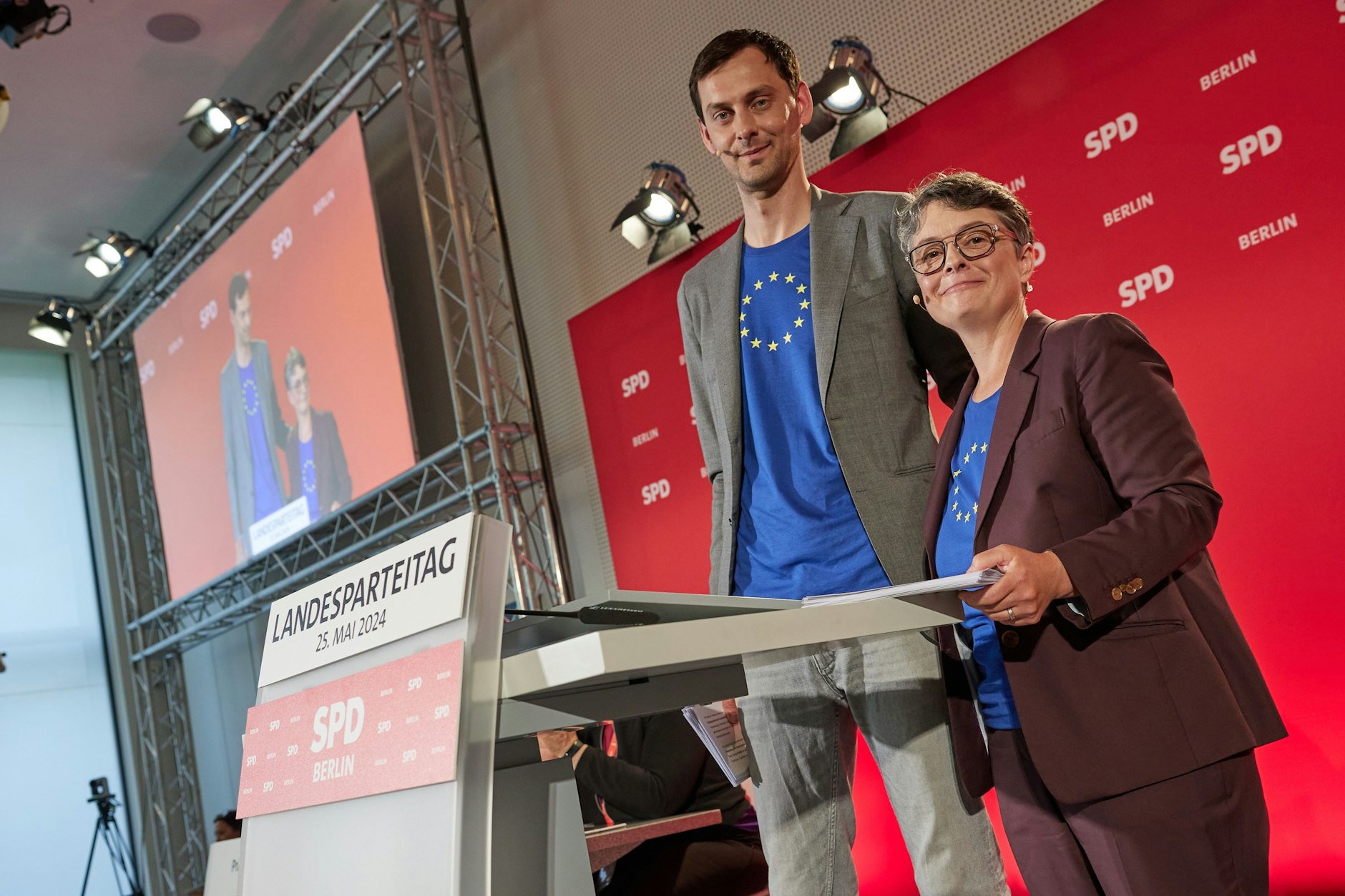 Das neue Berliner SPD-Führungsduo aus&nbsp;Neuköllns Bezirksbürgermeister Martin Hikel und Ex-Sportstaatssekretärin Nicola Böcker-Giannini soll die kriselnde Partei wieder zusammenführen. Das neue Duo wurde mit 66 beziehungsweise 68 Prozent gewählt.