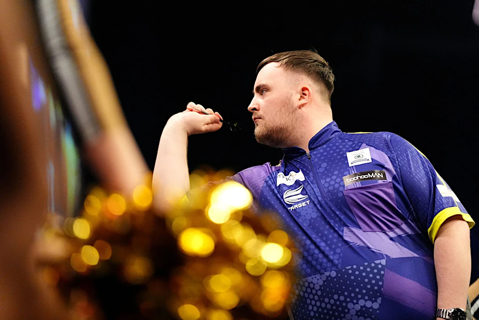 Darts-Teenager Luke Littler hat seinen bemerkenswerten Siegeszug fortgesetzt und den bisher größten Titel seiner Laufbahn eingefahren. Der 17 Jahre alte Engländer gewann die Premier League und ließ die gesammelte Weltelite hinter sich.  