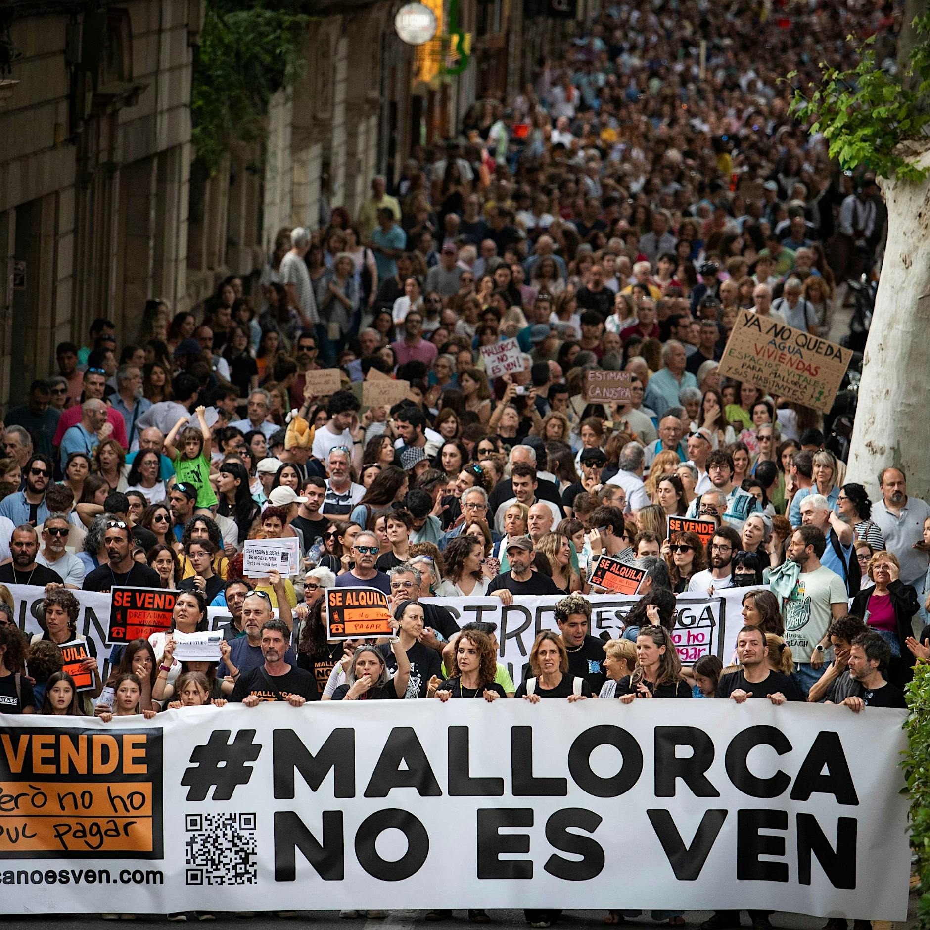 Mallorca: 10.000 Menschen protestieren gegen Massentourismus