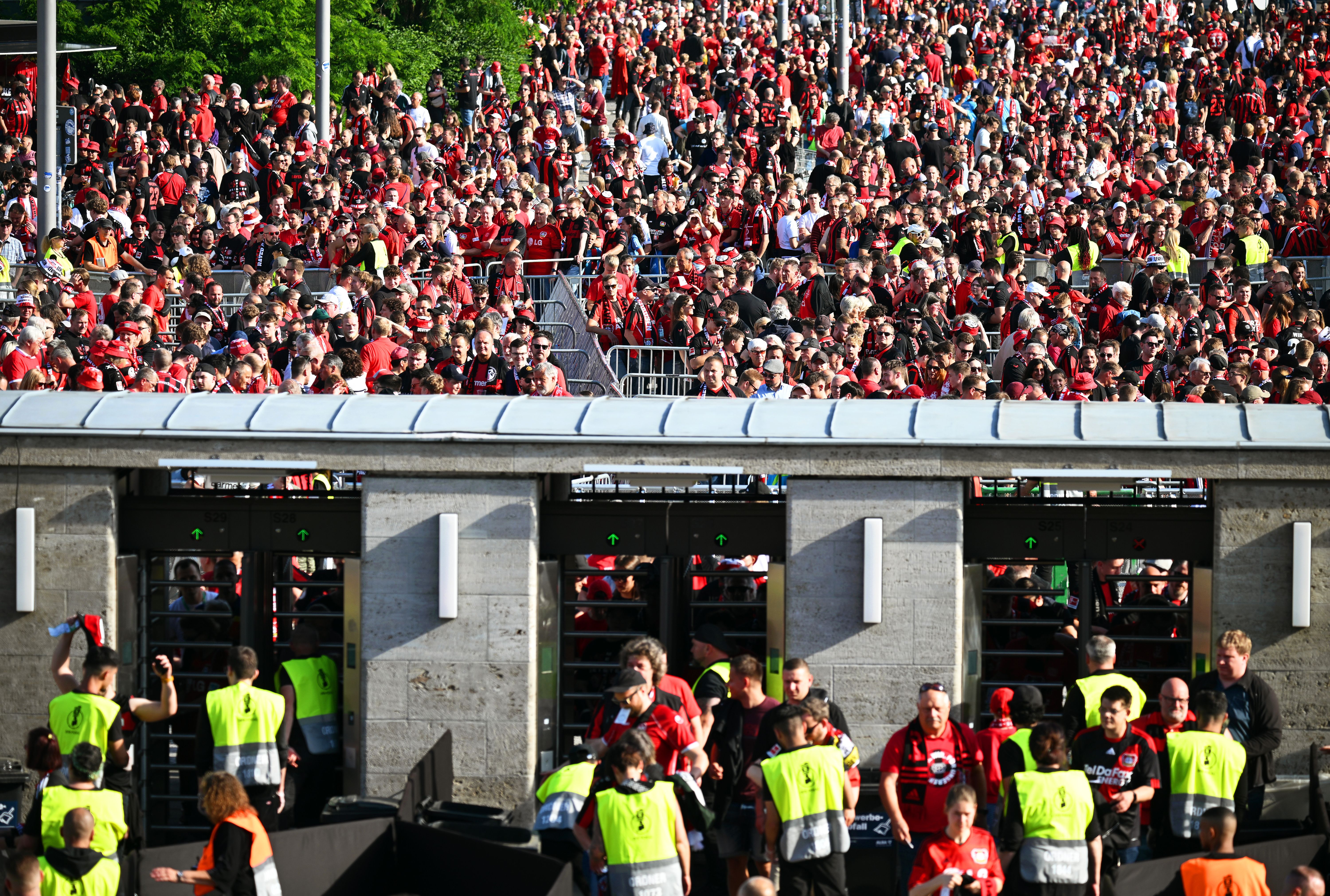 Ökoklos bei Pokalfinale in Berlin: DFB macht aus Fan-Kacka Dünger