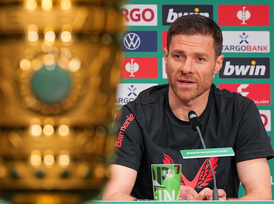 Den Pokal im Blick: Leverkusens Trainer Xabi Alonso will nach der Meisterschale die nächste Trophäe holen.  