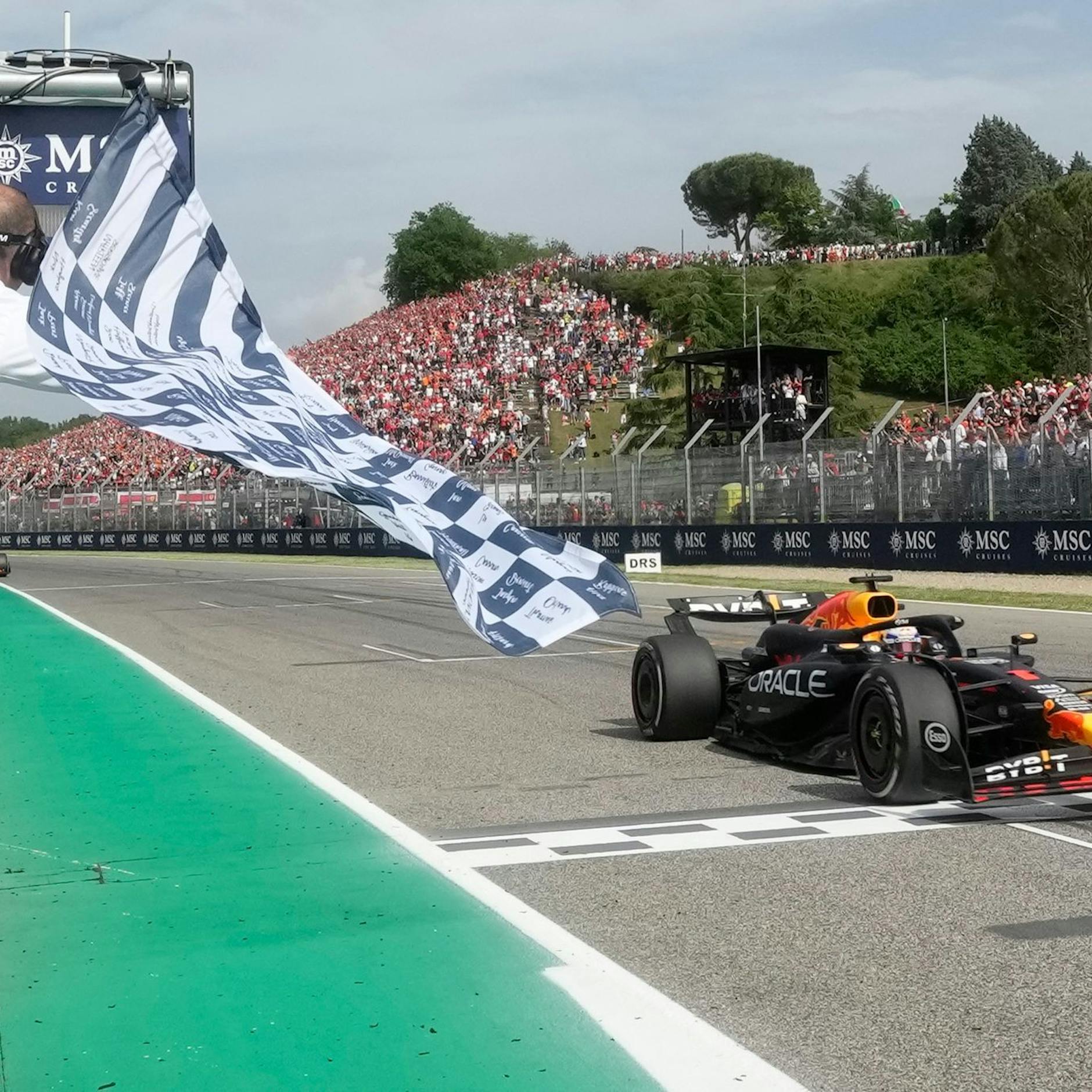 Image - Verstappen schleppt sich zum Sieg-Hattrick in Imola
