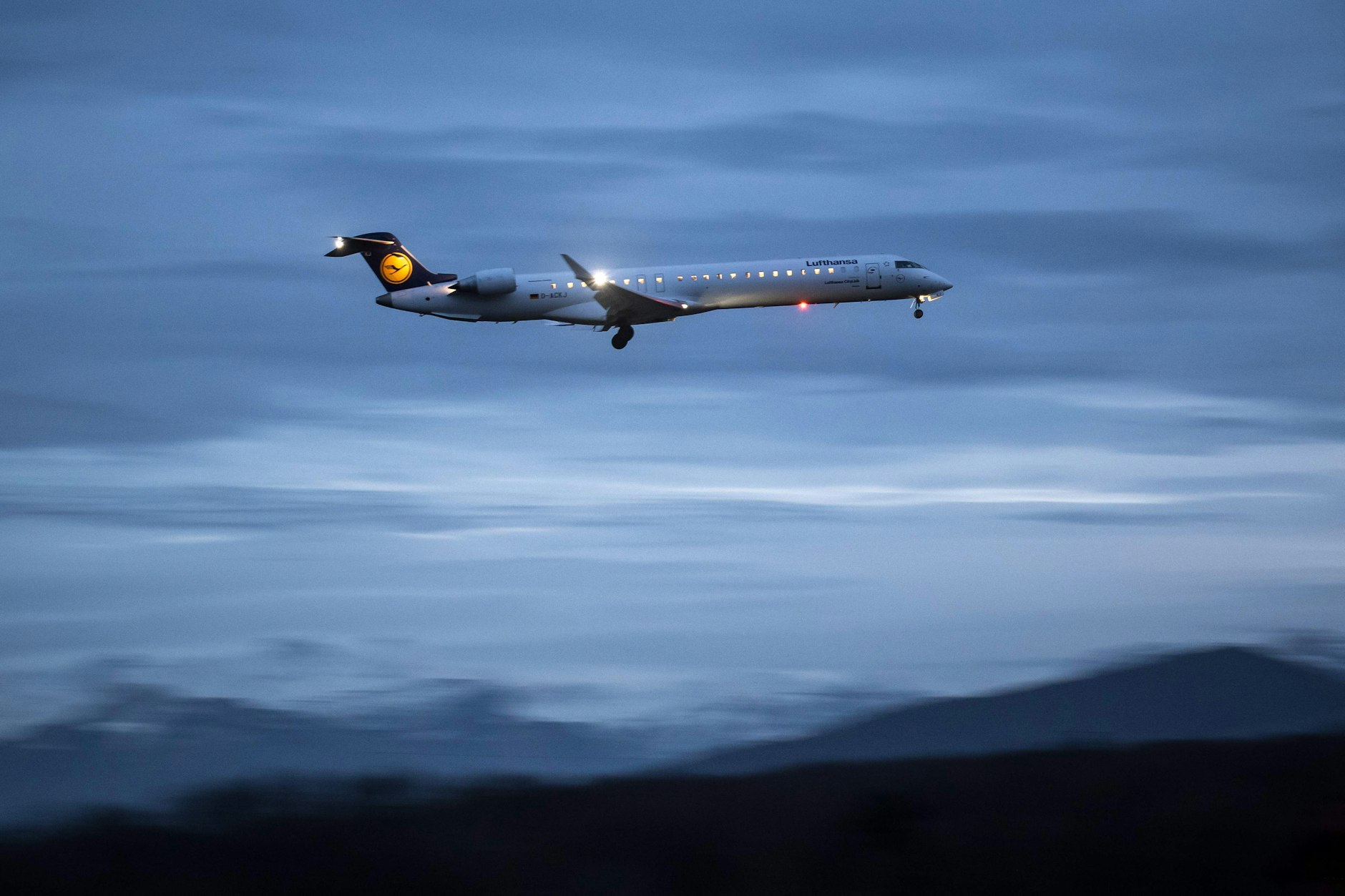 Eine Bombardier CDJ900 der Lufthansa musste in Hannover notlanden nachdem Rauch aus dem Cockpit gedrungen war. 