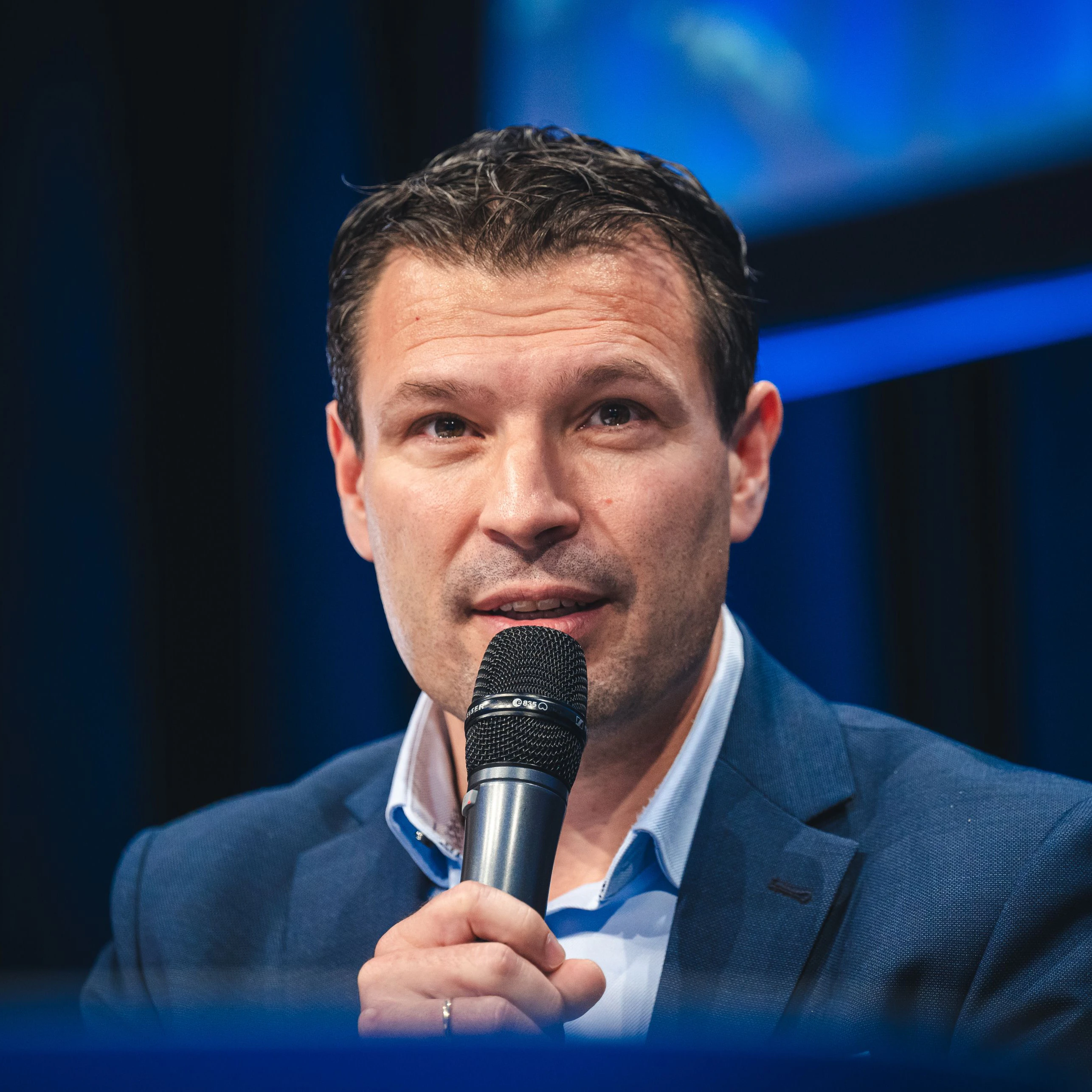 Sportdirektor Benjamin Weber erklärte Herthas Mitgliedern, dass die Trainersuche noch läuft.