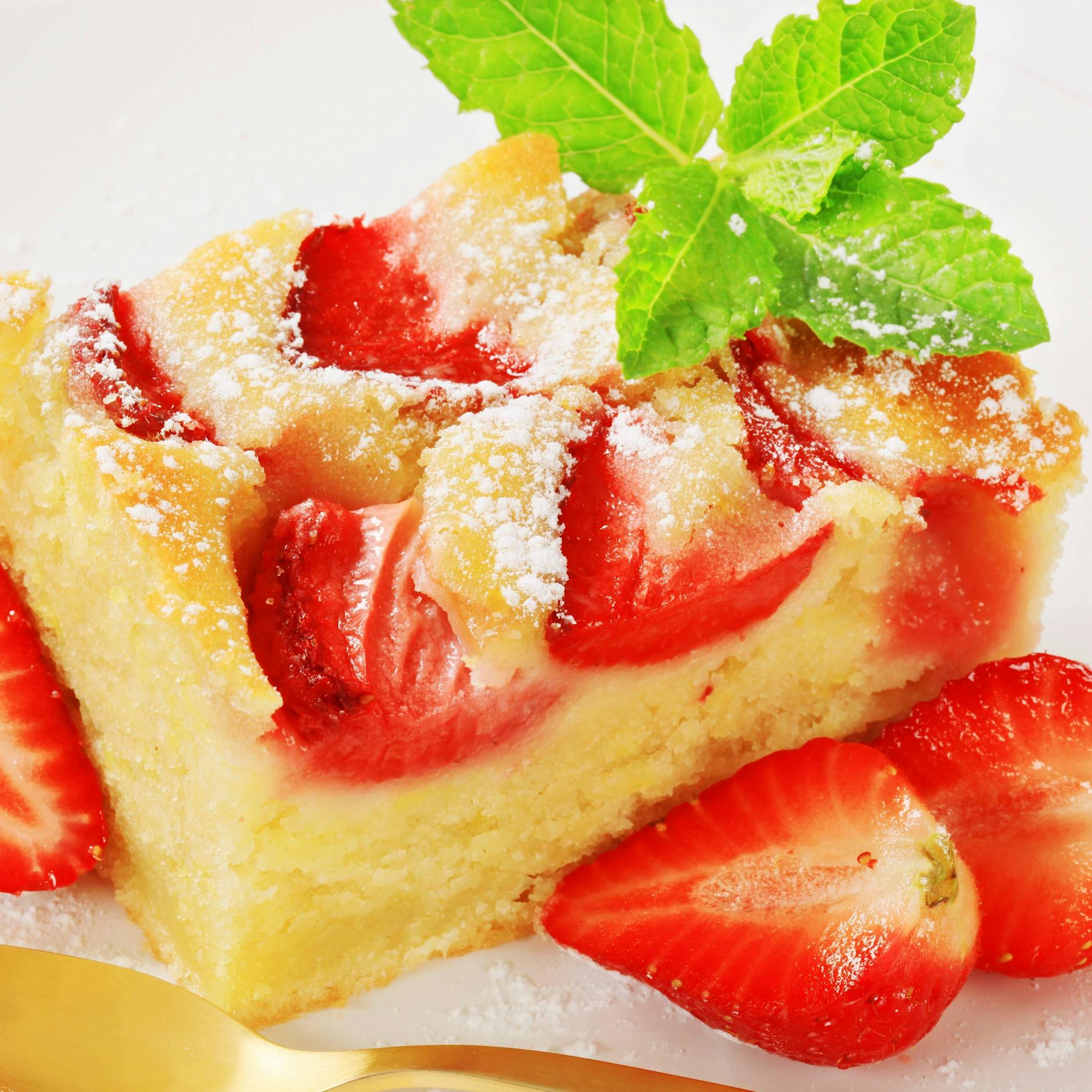 Rezept für Erdbeerkuchen vom Blech: So saftig, so schnell fertig!