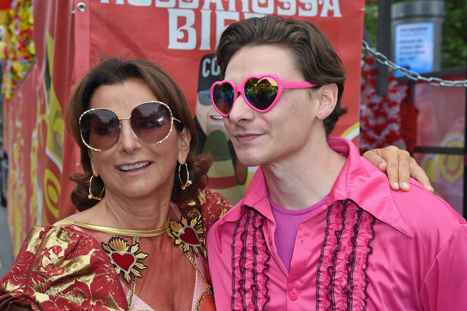 Claudia Obert zeigt sich zusammen mit Lover Max Suhr gerne von ihrer sexuell offenen Seite.