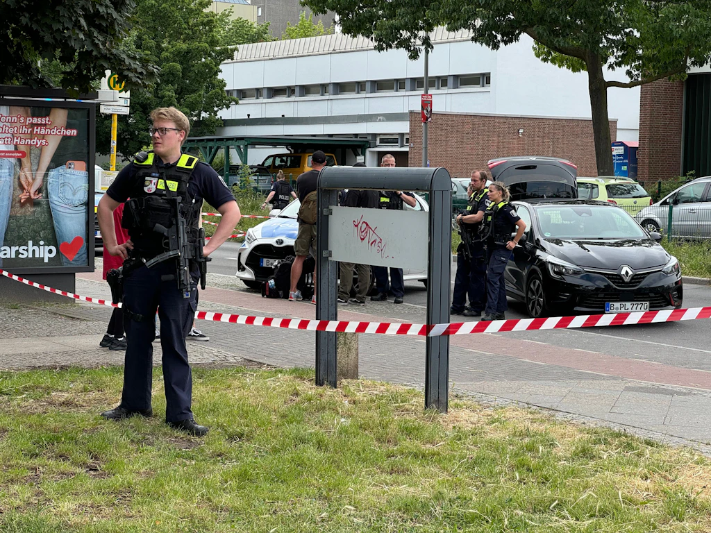 Schüsse vor Kneipe in Neukölln: 20-Jähriger außer Lebensgefahr