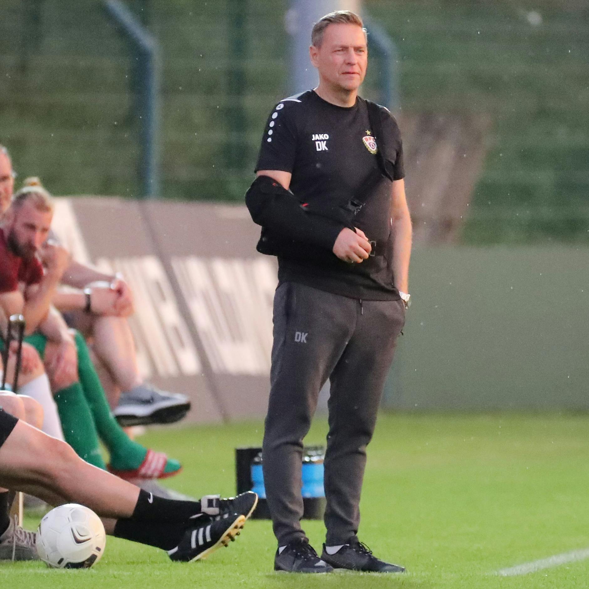 Tapfer nach Schulter-OP: Dirk Kunert lässt sich seinen letzten Auftritt an der Linie als BFC-Trainer nicht nehmen.