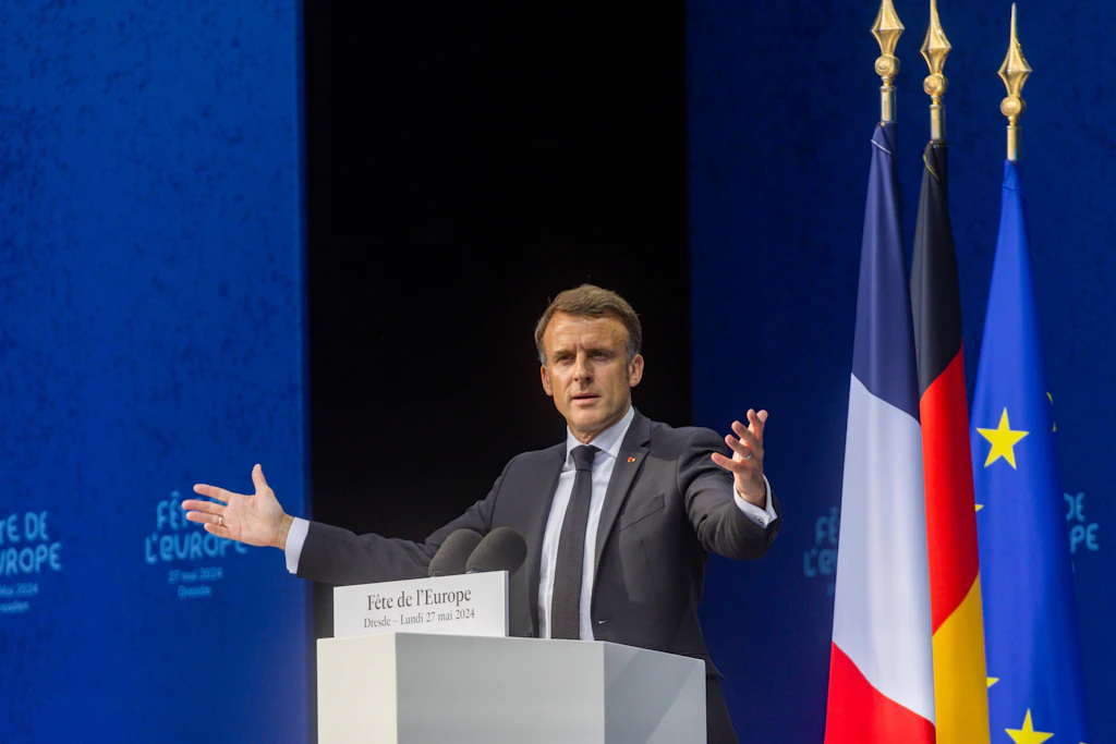 Macron in Dresden: Als er die Bühne betritt, verfliegt die Euphorie schlagartig