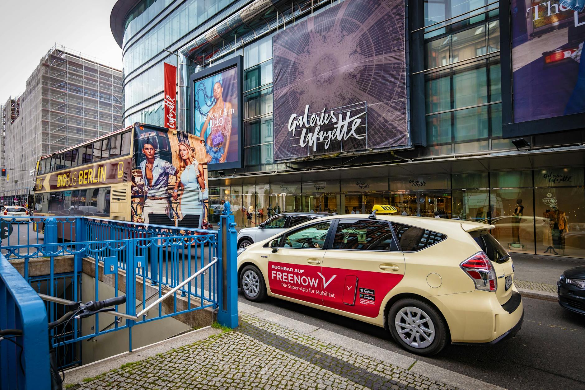 Ein Freenow-Wagen in Berlin Mitte