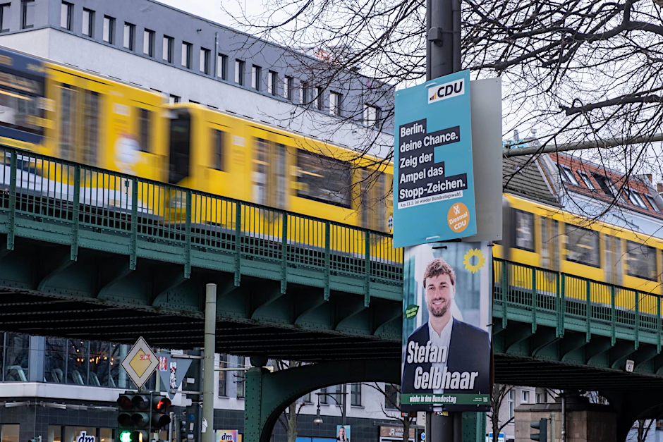 Wahlkampf in Berlin. Hängen die Plakate falsch, drohen Bußgelder.