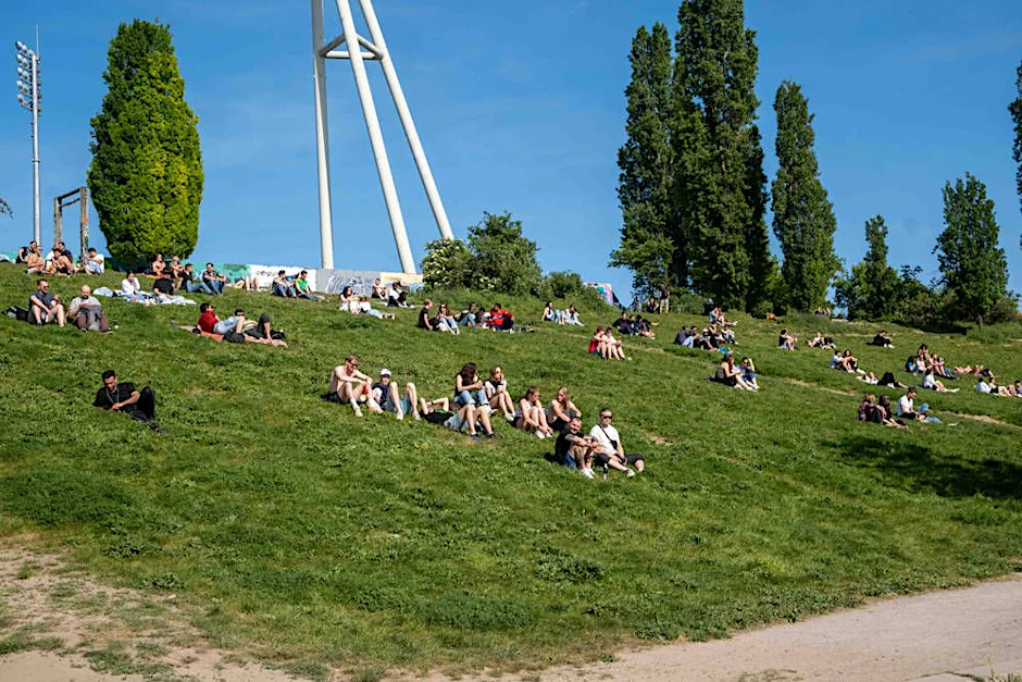 Im Mauerpark findet am Freitag ein nachbarschaftliches Picknick statt.