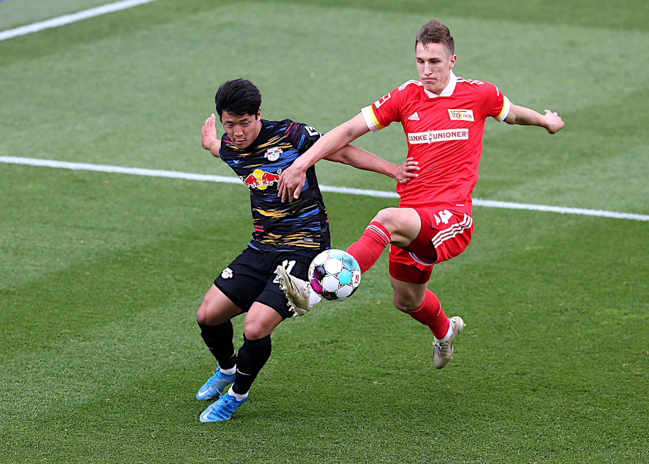 In seinem Jahr für den 1. FC Union Berlin hat Nico Schlotterbeck (r.) die von allen Seiten gewünschte Weiterentwicklung genommen.