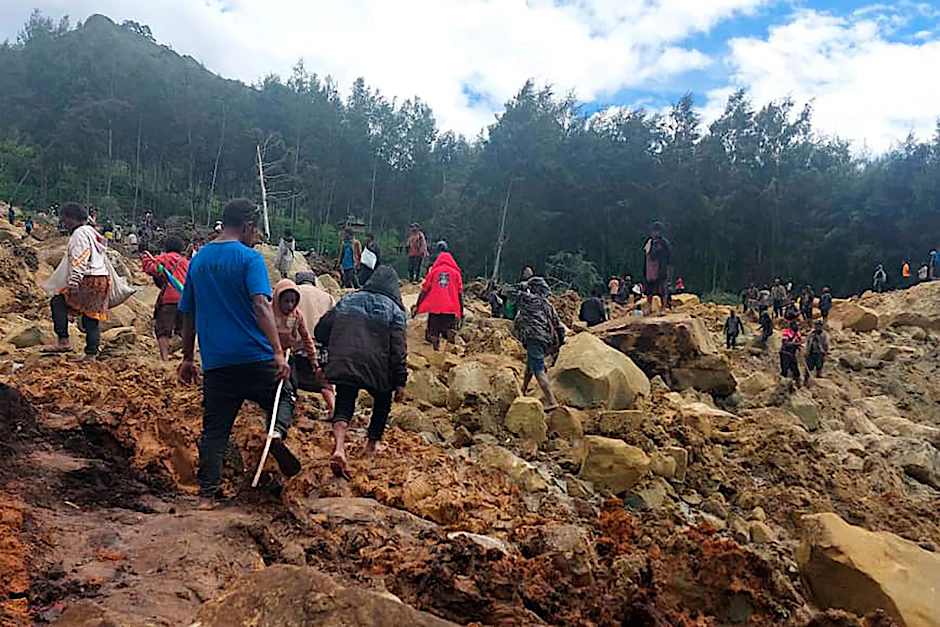 HANDOUT - Nach einem Erdrutsch werden im abgelegenen Hochland Papua-Neuguineas Hunderte Tote befürchtet. Einige Dörfer wurden komplett verschüttet.  nization for Migration/AP/dpa