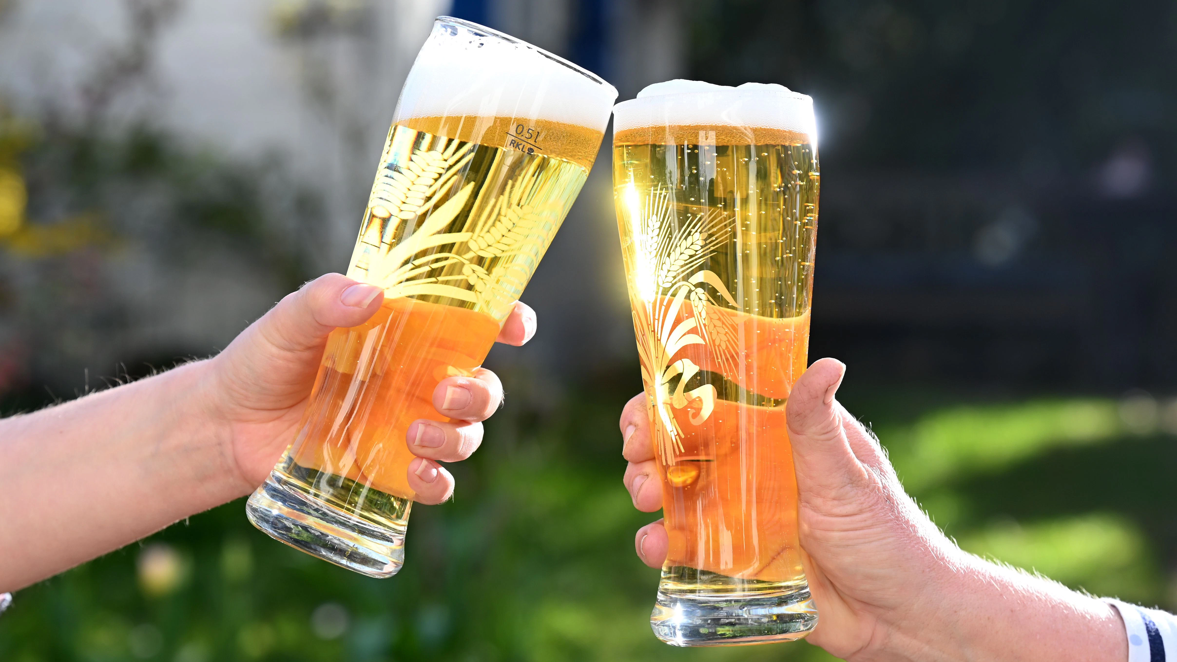 Angestoßen wird bei der EM dieses Jahr wohl wieder mit viel alkoholfreiem Bier.