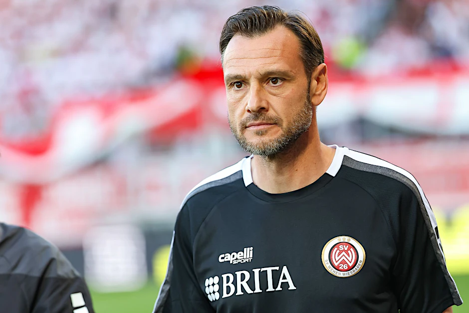 Der Cheftrainer des SV Wehen Wiesbaden: Nils Döring.  