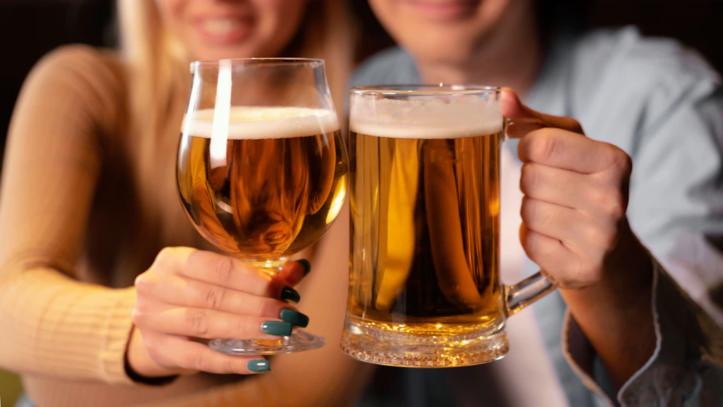 5 günstige Bars in Berlin: Ausgehen für einen schmalen Taler