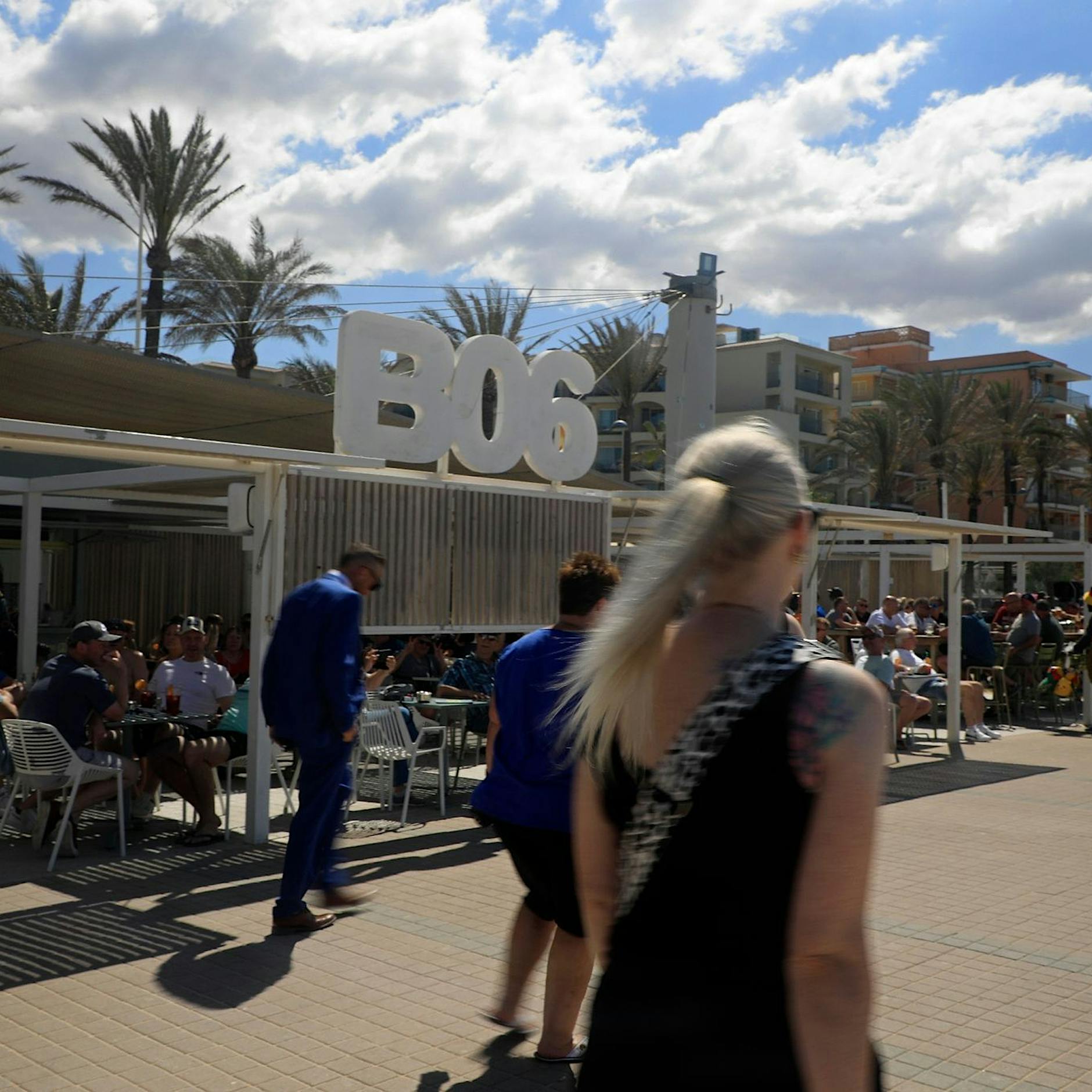 Mallorcas Polizei vertreibt deutsche Fans mit Platzpatronen