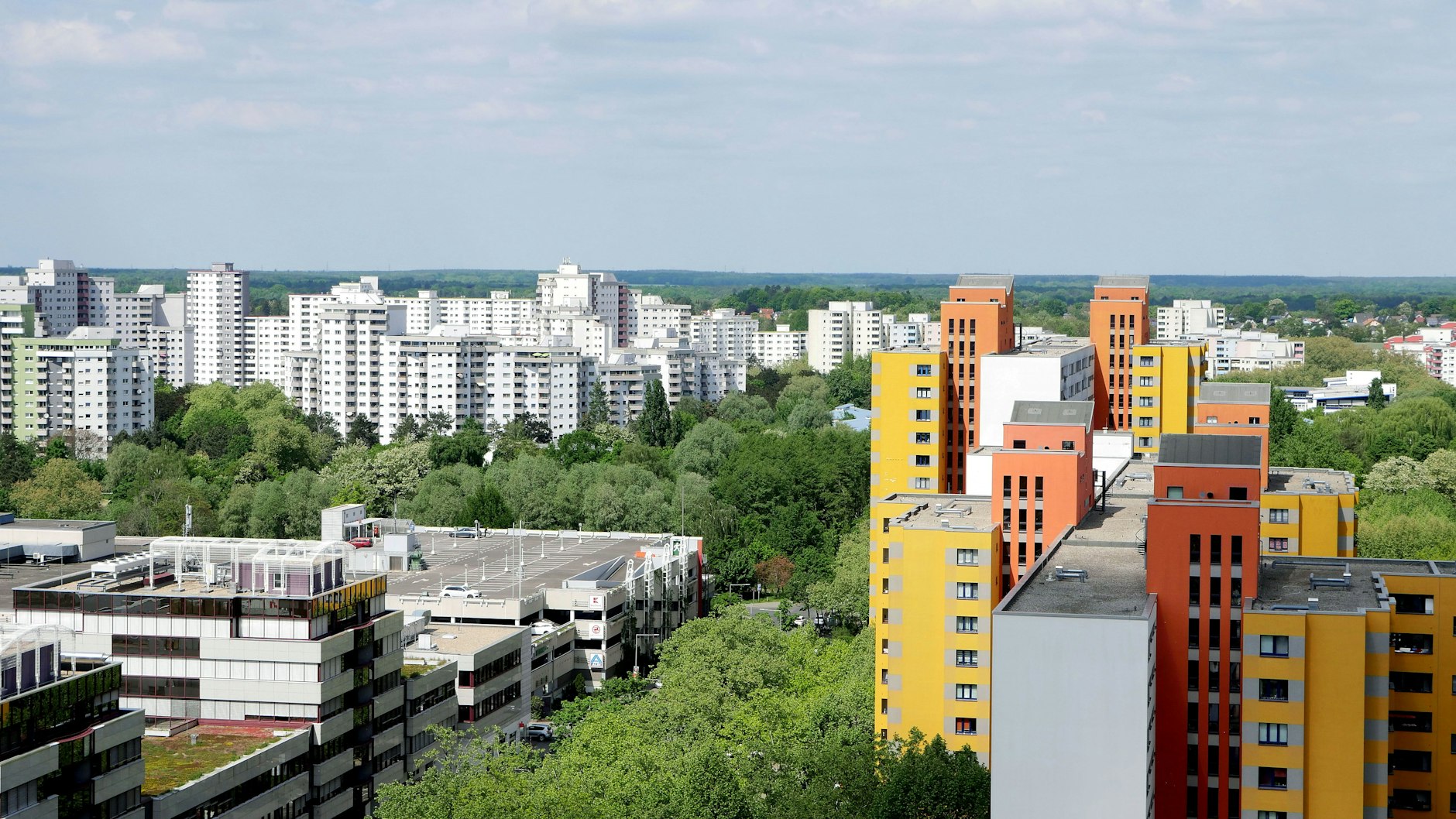 Blick auf Hochhäuser des Märkischen Viertels. Mit Neubau allein wird Berlin sein Wohnungsproblem nicht lösen.&nbsp;