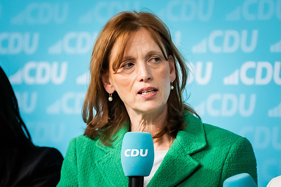 ARCHIV - Bildungsministerin Karin Prien: «Allen Schülerinnen und Schülern muss klar sein, dass es kein Scherz ist, solche Parolen zu singen.»  