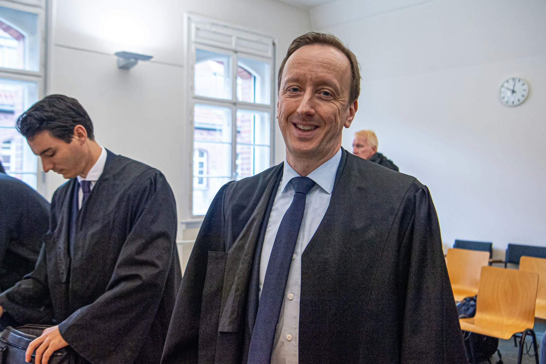 Die Anwälte von Fredi Bobic, Maximilian Schmidt (l.) und Matthias Weidmann, gewinnen vor dem Berliner Landgericht den Prozess gegen Hertha BSC.&nbsp;