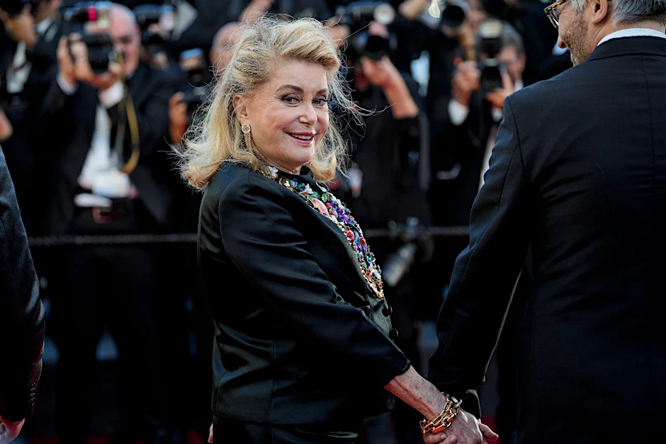 Catherine Deneuve ber Kuss Szene Mit Ihrer Tochter catherine-deneuve-ber-kuss-szene-mit-ihrer-tochter