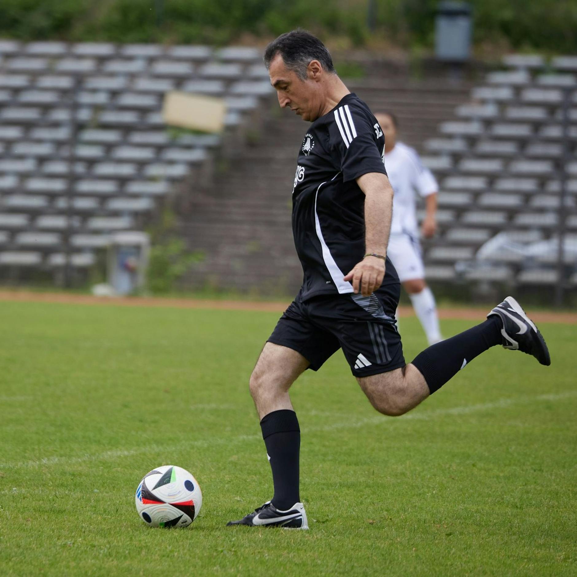 Image - Özdemir und Anne Will bei Benefizspiel in Berlin