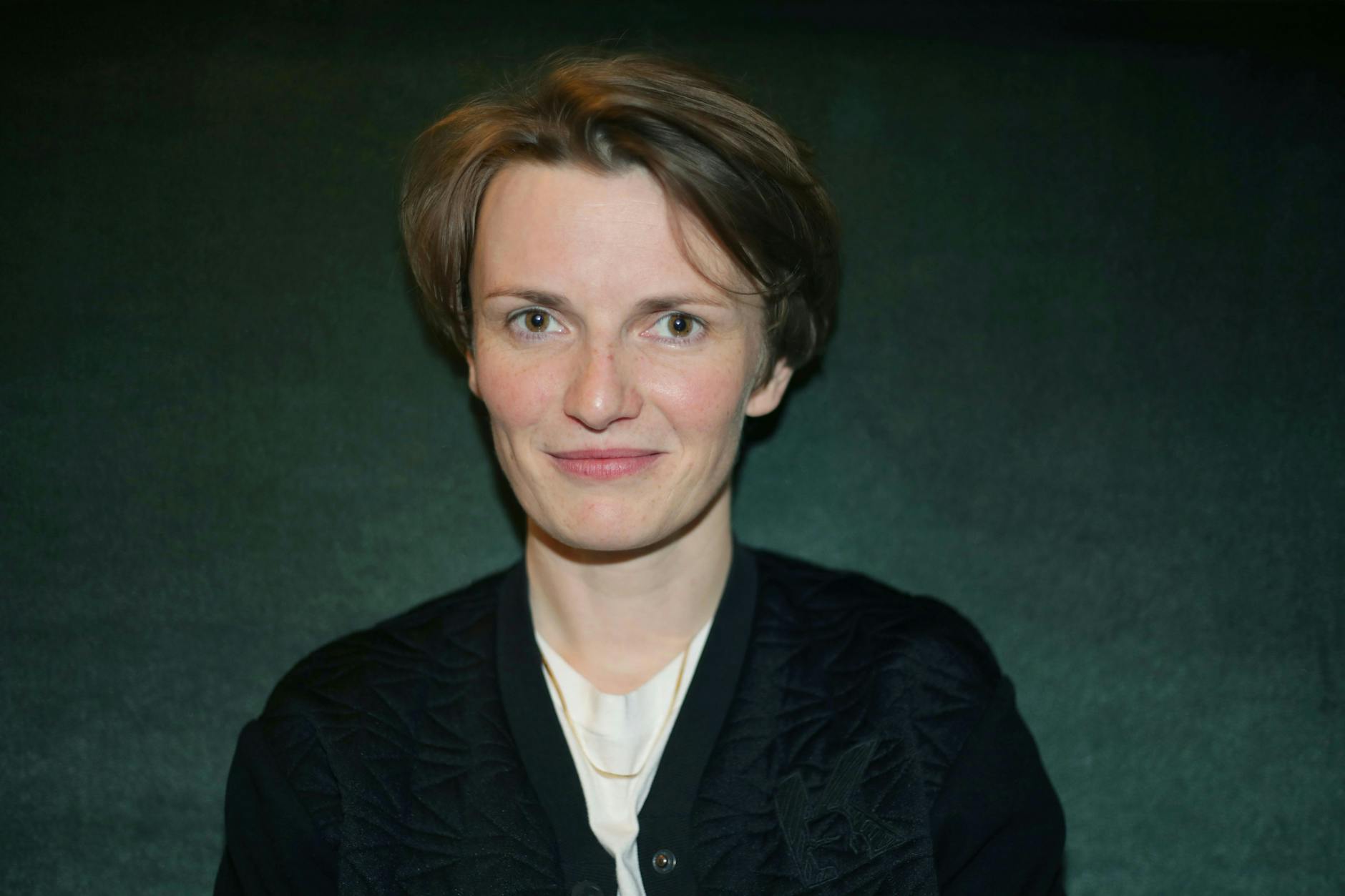 Julia Jost, Theaterregisseurin aus Österreich, legt ihren ersten Roman vor.