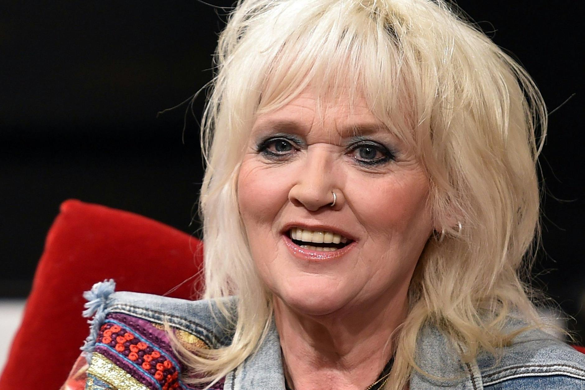 Comedian Gaby Köster ist seit einem Schlaganfall vor 16 Jahren auf der linken Seite gelähmt und sitzt im Rollstuhl.