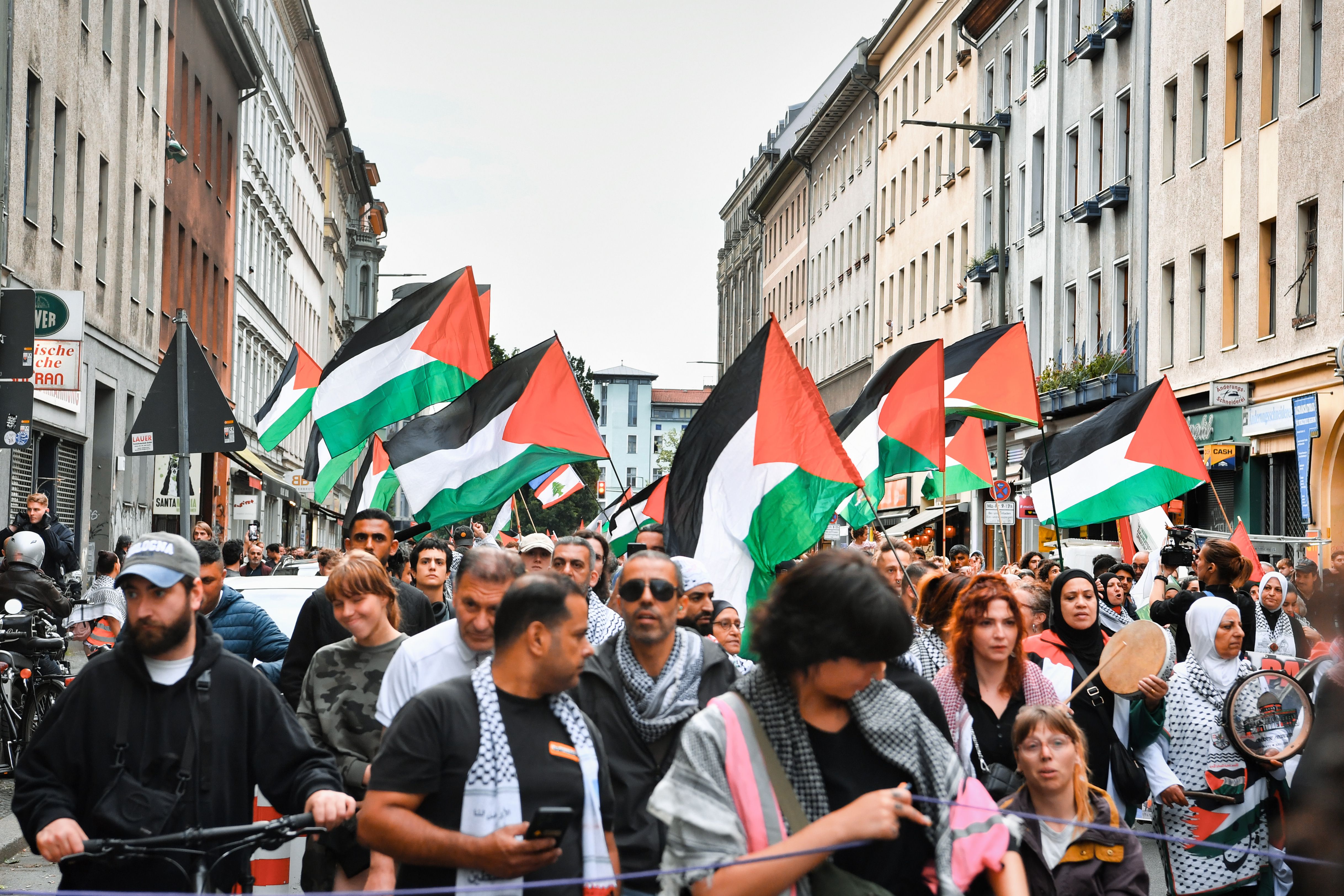 „Berlin soll brennen“: Tumulte bei Palästina-Demo in Kreuzberg und Neukölln