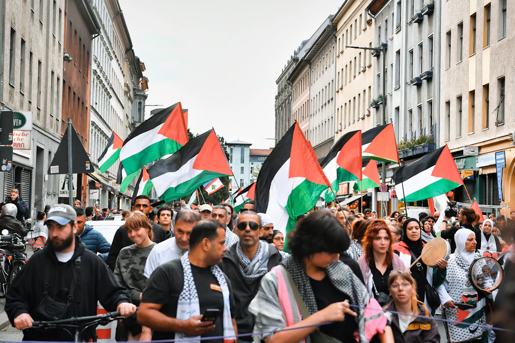 „Berlin soll brennen“: Festnahmen und Verletzte bei Palästina-Demo in Kreuzberg und Neukölln