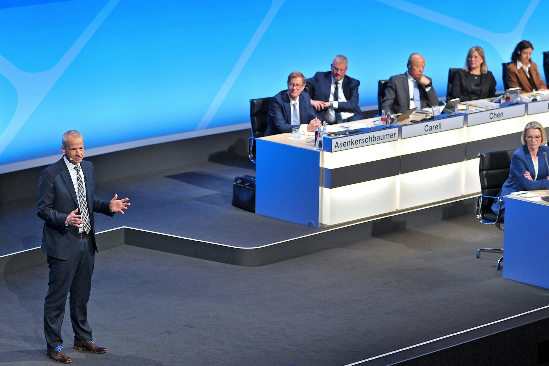 Markus Kamieth (2. v. r), Vorstandsvorsitzender der BASF.