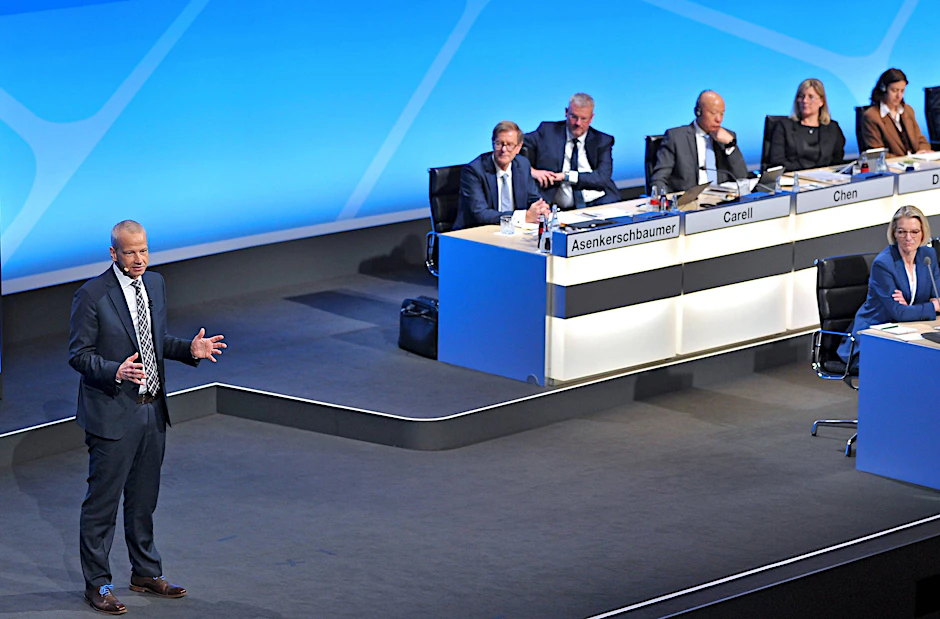 Markus Kamieth (2. v. r), Vorstandsvorsitzender der BASF.
