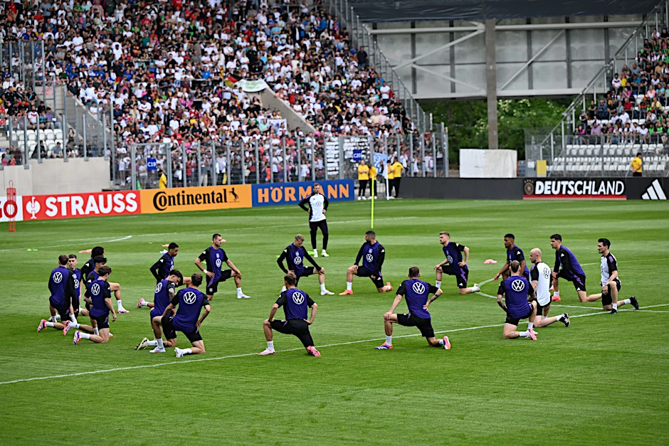 Die deutsche Fußball-Nationalmannschaft trainierte öffentlich in Jena.  