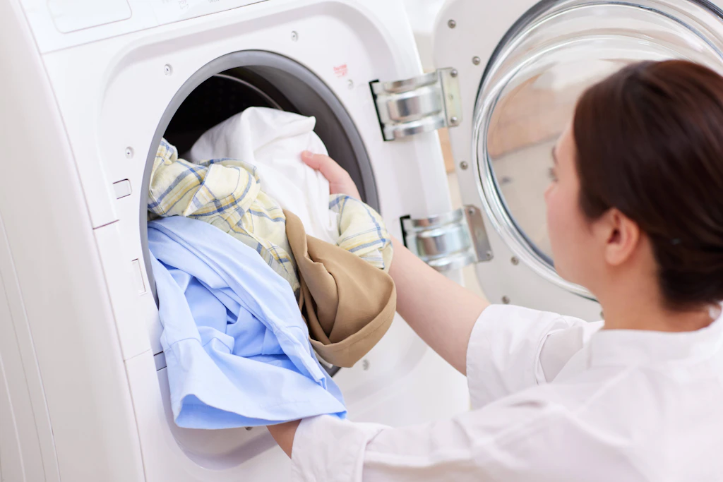 Genialer Trick: Wäsche in der Waschmaschine vergessen? DAS sollten Sie jetzt tun!