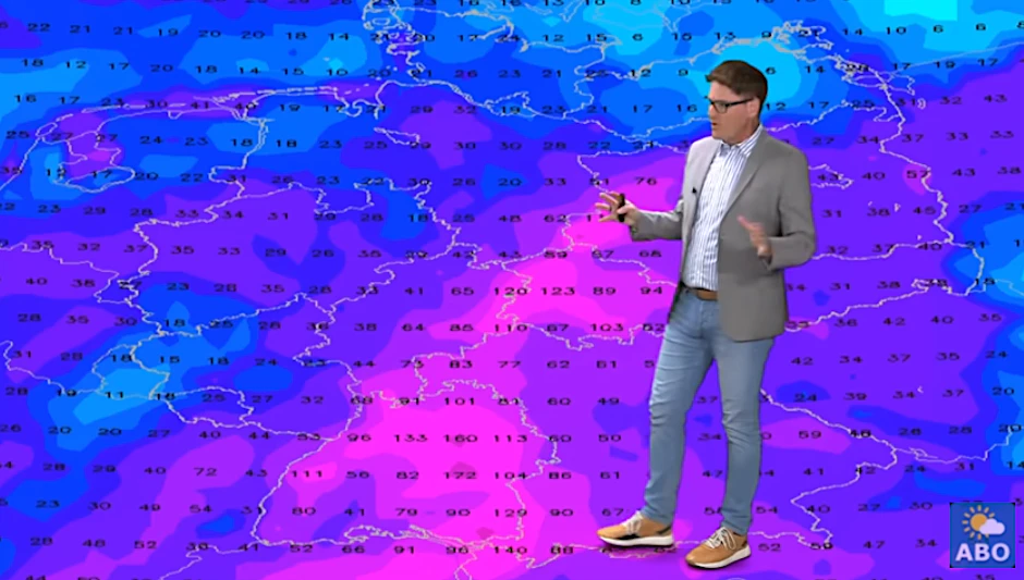 Wetter-Experte Dominik Jung warnt mit Blick auf die Karte vor erheblichen Hochwassern. 