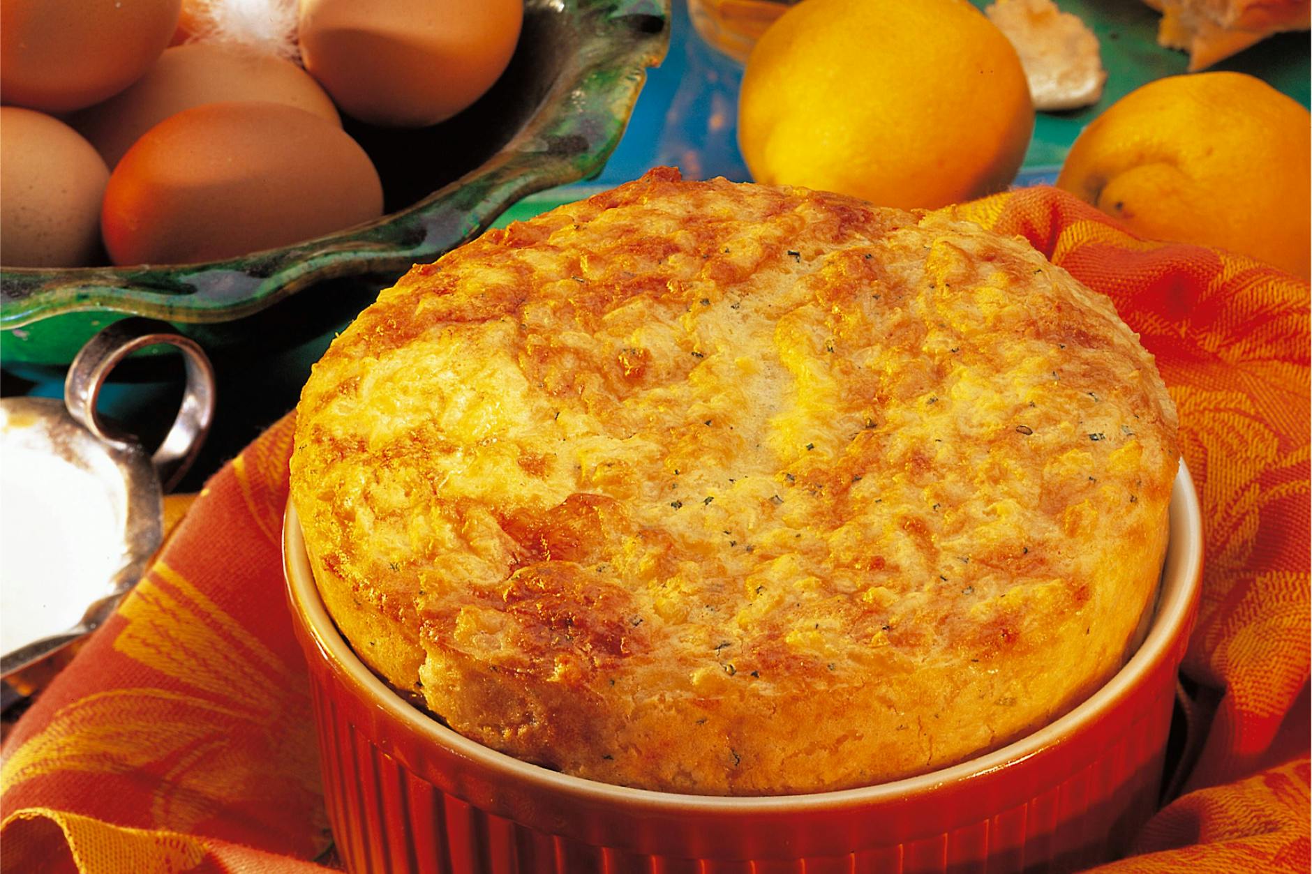 Mit einigen Tricks lassen sich Käsesoufflés perfekt zubereiten. 