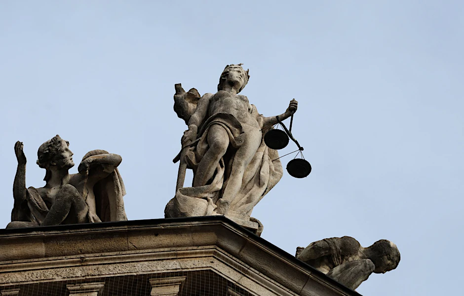 ARCHIV - Ein Gericht in München musste über die  Gefährlichkeit von Preisschildern urteilen.  