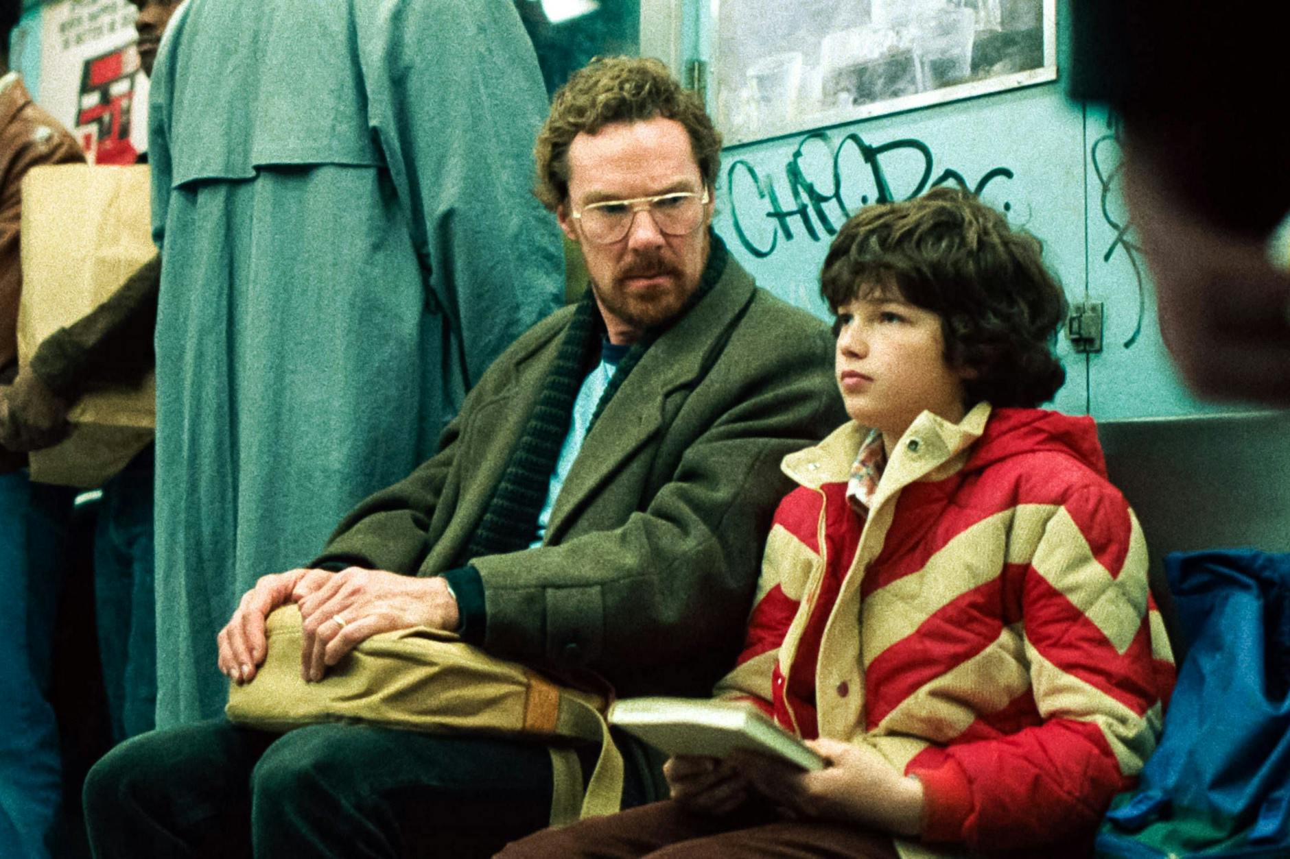 Benedict Cumberbatch und Ivan Morris Howe als Vater Vincent und Sohn Edgar in der Serie „Eric“