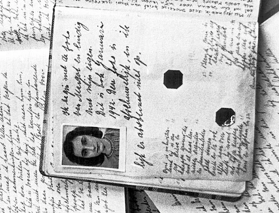 Auszüge aus der Originalausgabe aus dem Tagebuch der „Anne Frank“. Ein nachgedrucktes Exemplar wurde von Jugendliche in Sachsen-Anhalt verbrannt.&nbsp;