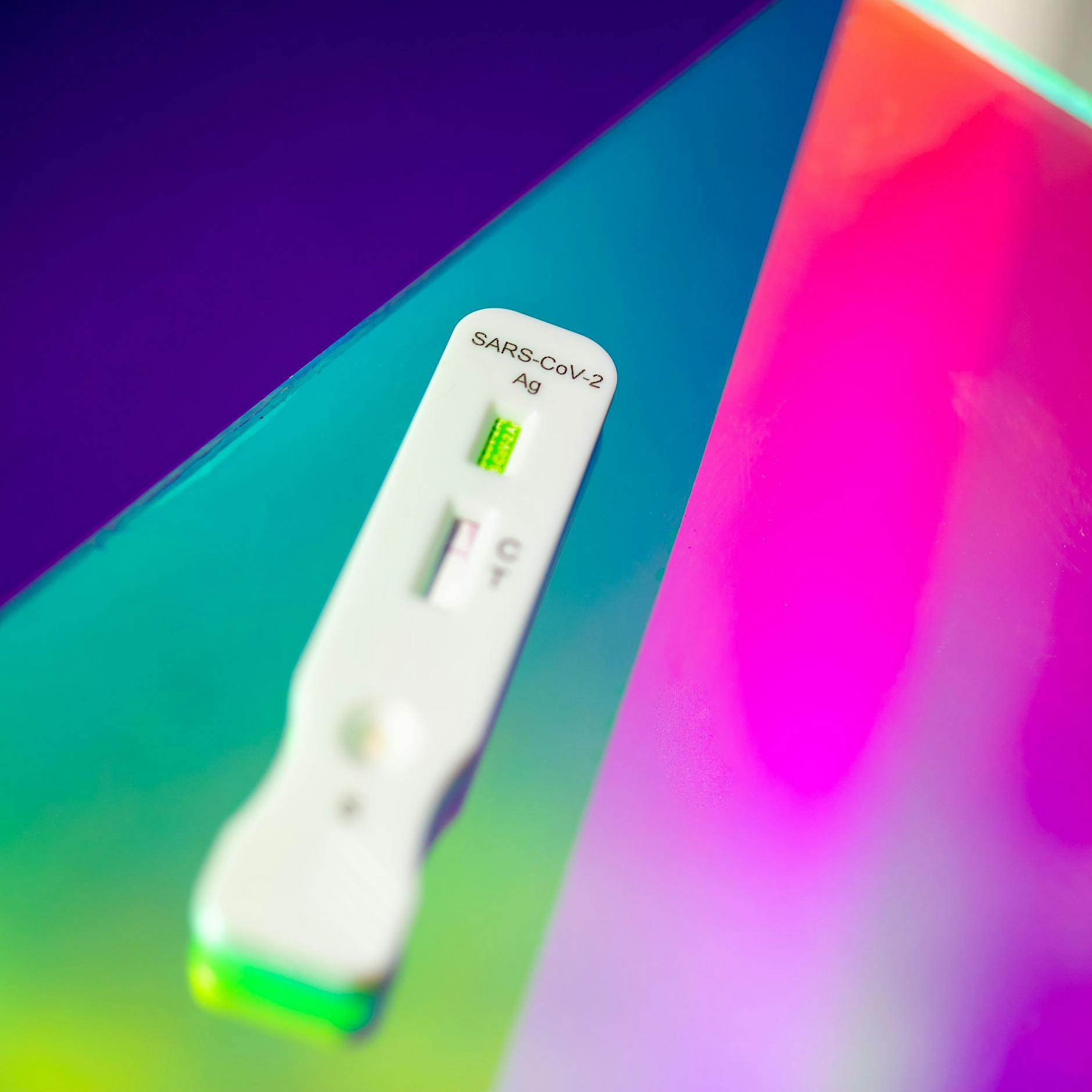 Corona-Test an Kasse in Neukölln: Sogar der Kapitalismus glaubt nicht mehr an das Virus