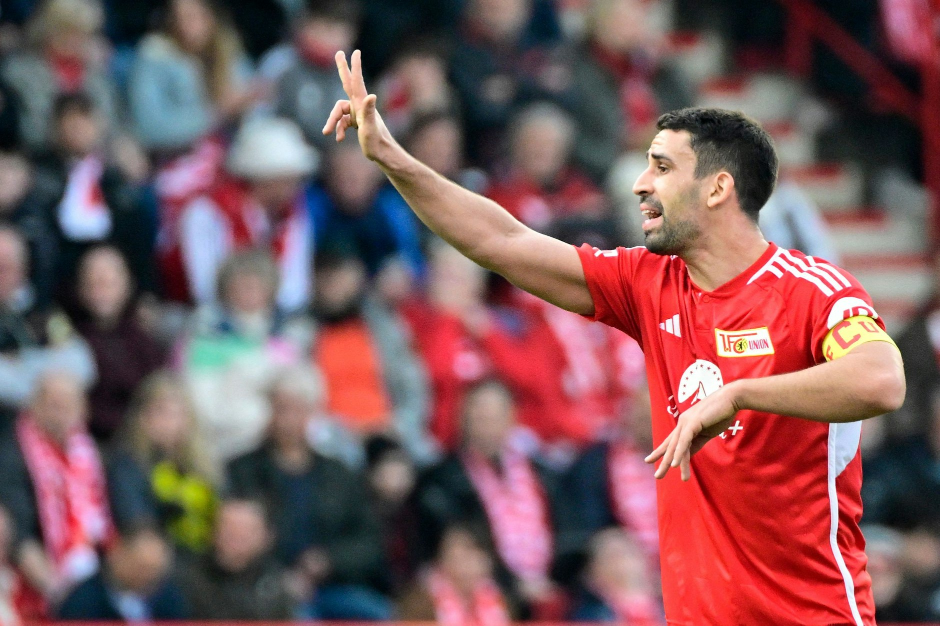 Rani Khedira zeigt es an: Der Marktwert des Mittelfeldspielers vom 1. FC Union Berlin ist um drei Millionen Euro gesunken.