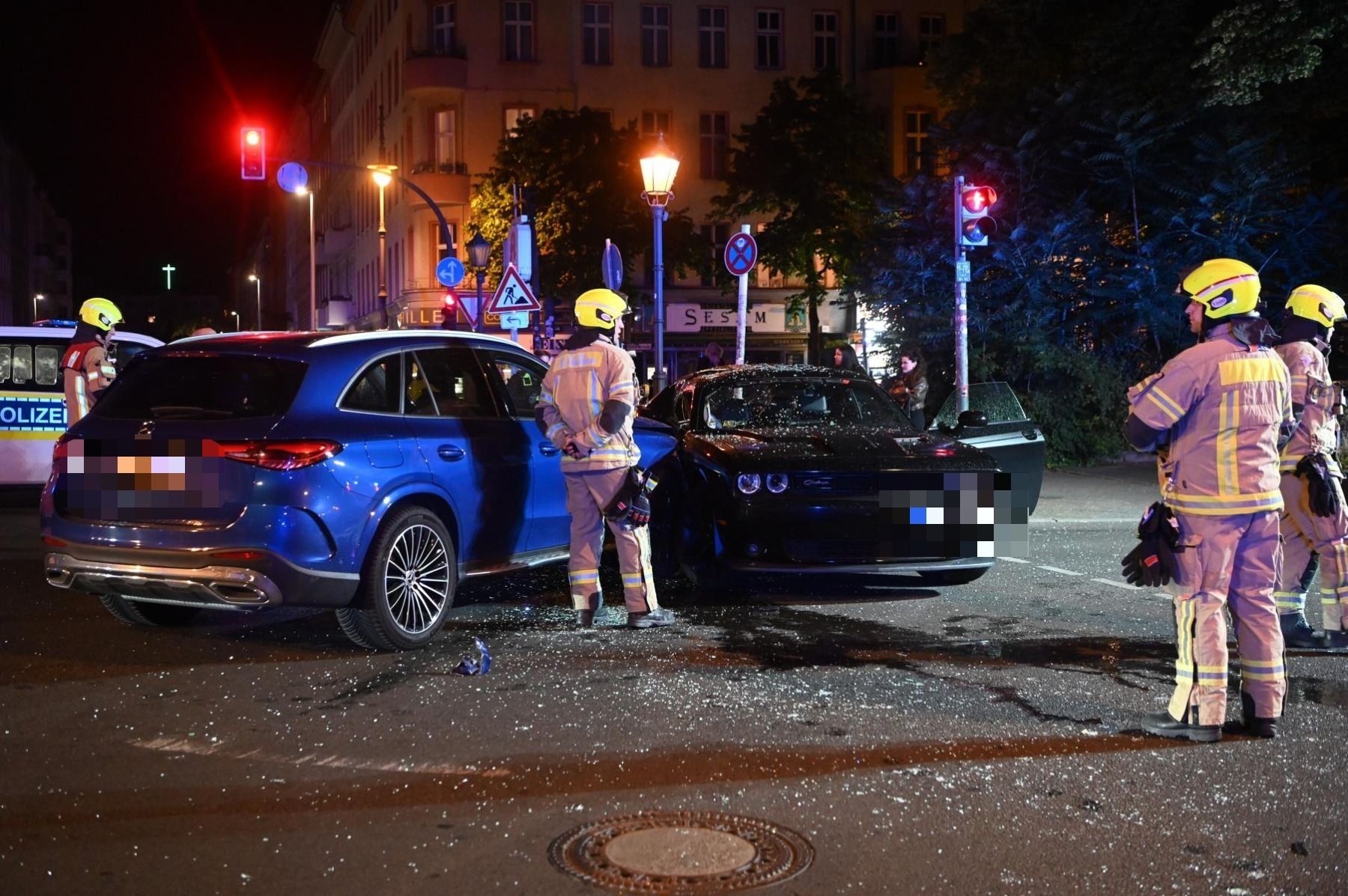 Kreuzungs-Crash in Berlin-Kreuzberg: Gneisenaustraße gesperrt