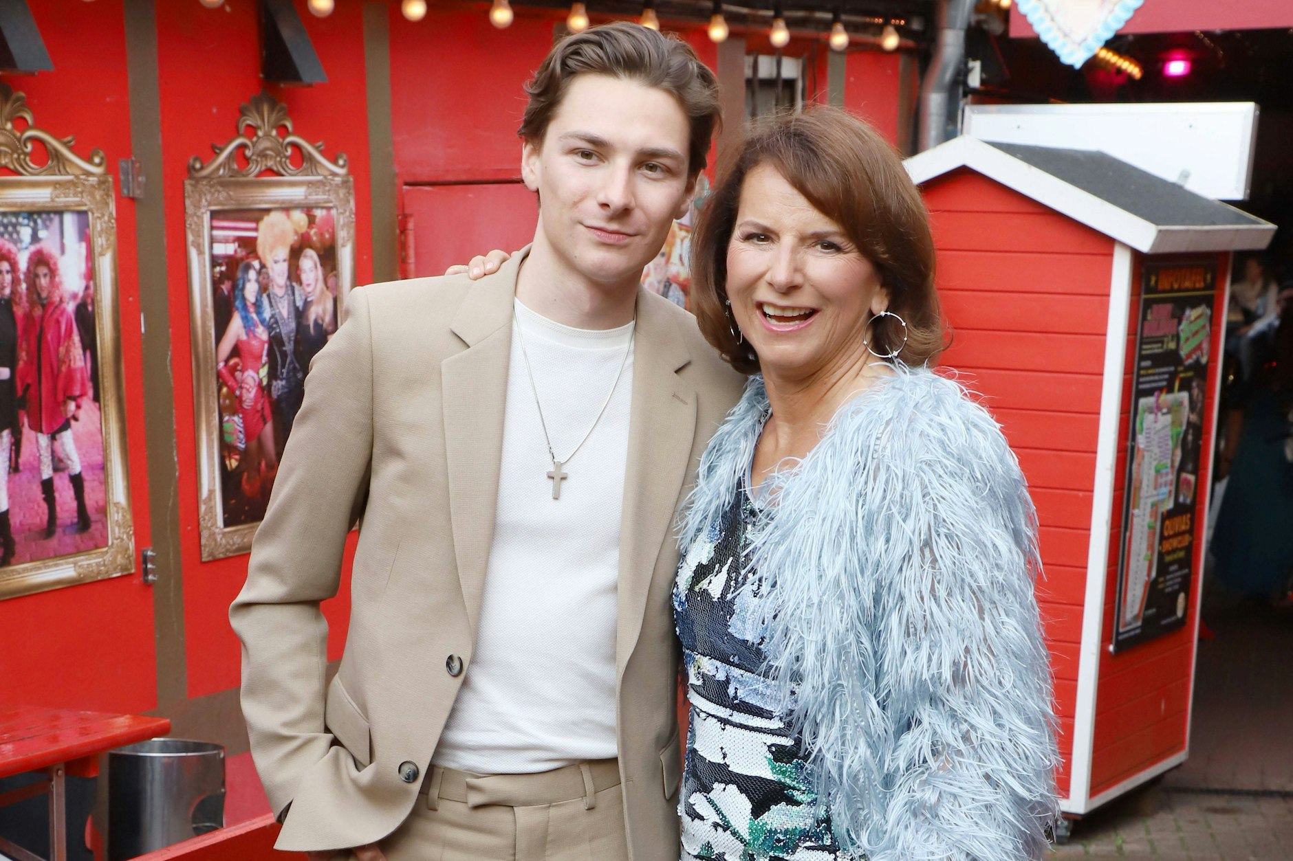 Schon auf dem Weg zu Olivia Jones in St. Pauli musste Max Suhr die Männer von Claudia Obert wegscheuchen.