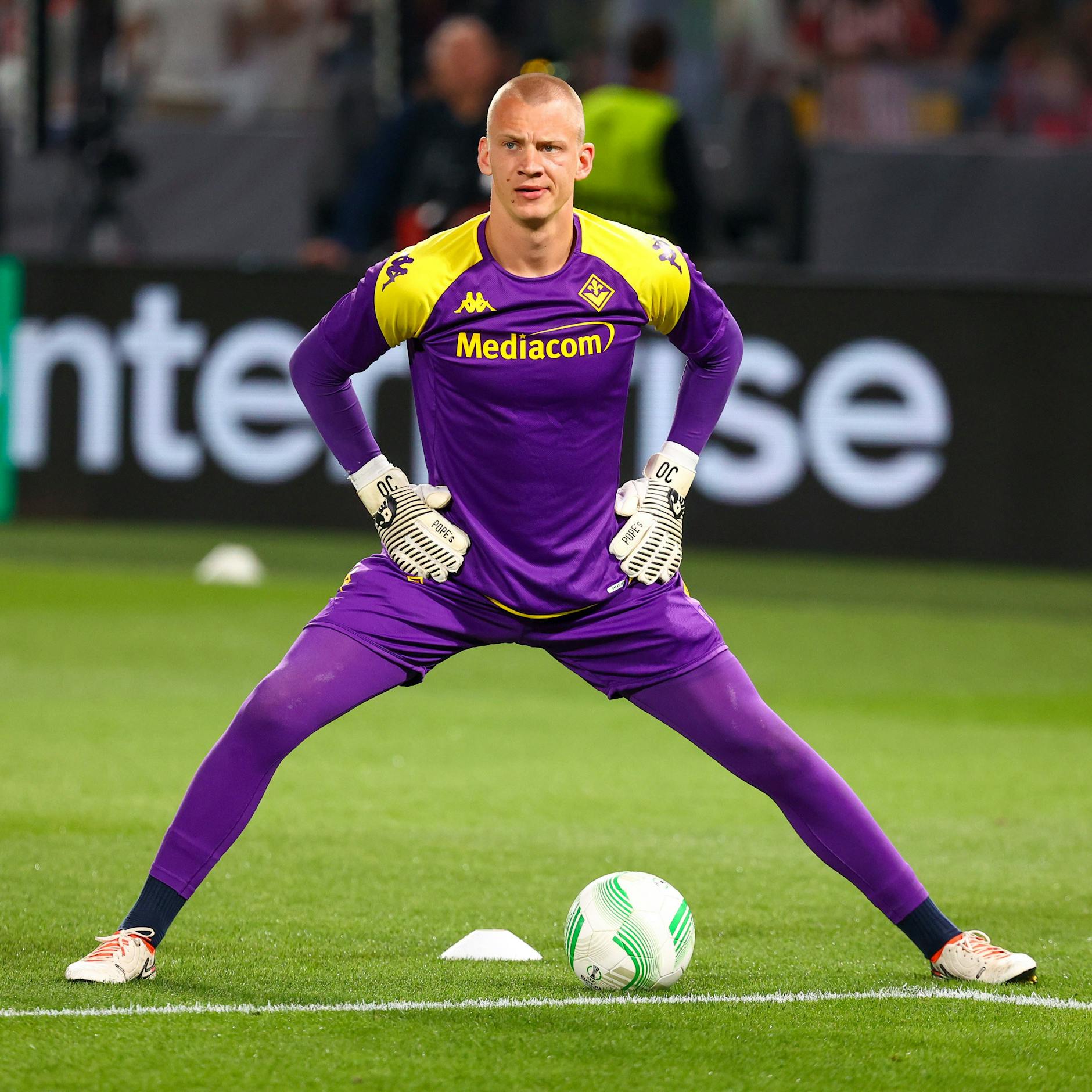Herthas Ex-Torwart Oliver Christensen durfte sich beim Finale in Athen für den AC Florenz nur aufwärmen. Im Kasten stand Konkurrent Pietro Terracciano.