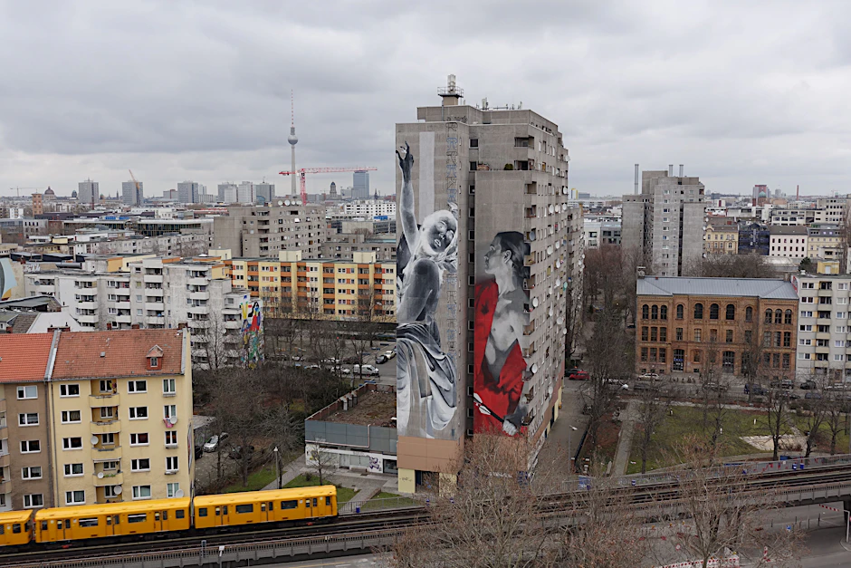 Der Blick von Kreuzberg aus auf den Fernsehturm am Alex: Für Zehntausende Wohnungen in Berlin gibt es einen neuen qualifizierten Mietspiegel.