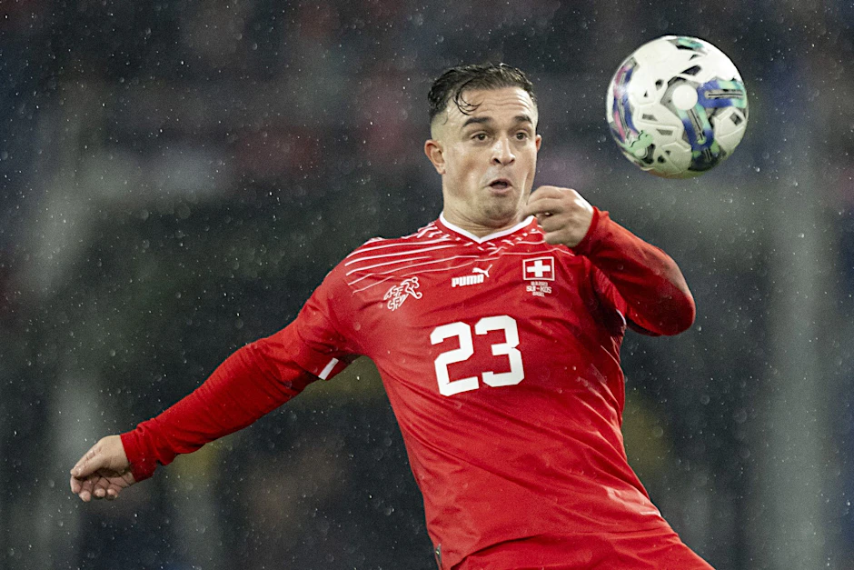 ARCHIV - Der frühere Münchner Xherdan Shaqiri fehlt beim Treffpunkt der Eidgenossen wegen Wadenproblemen.  
