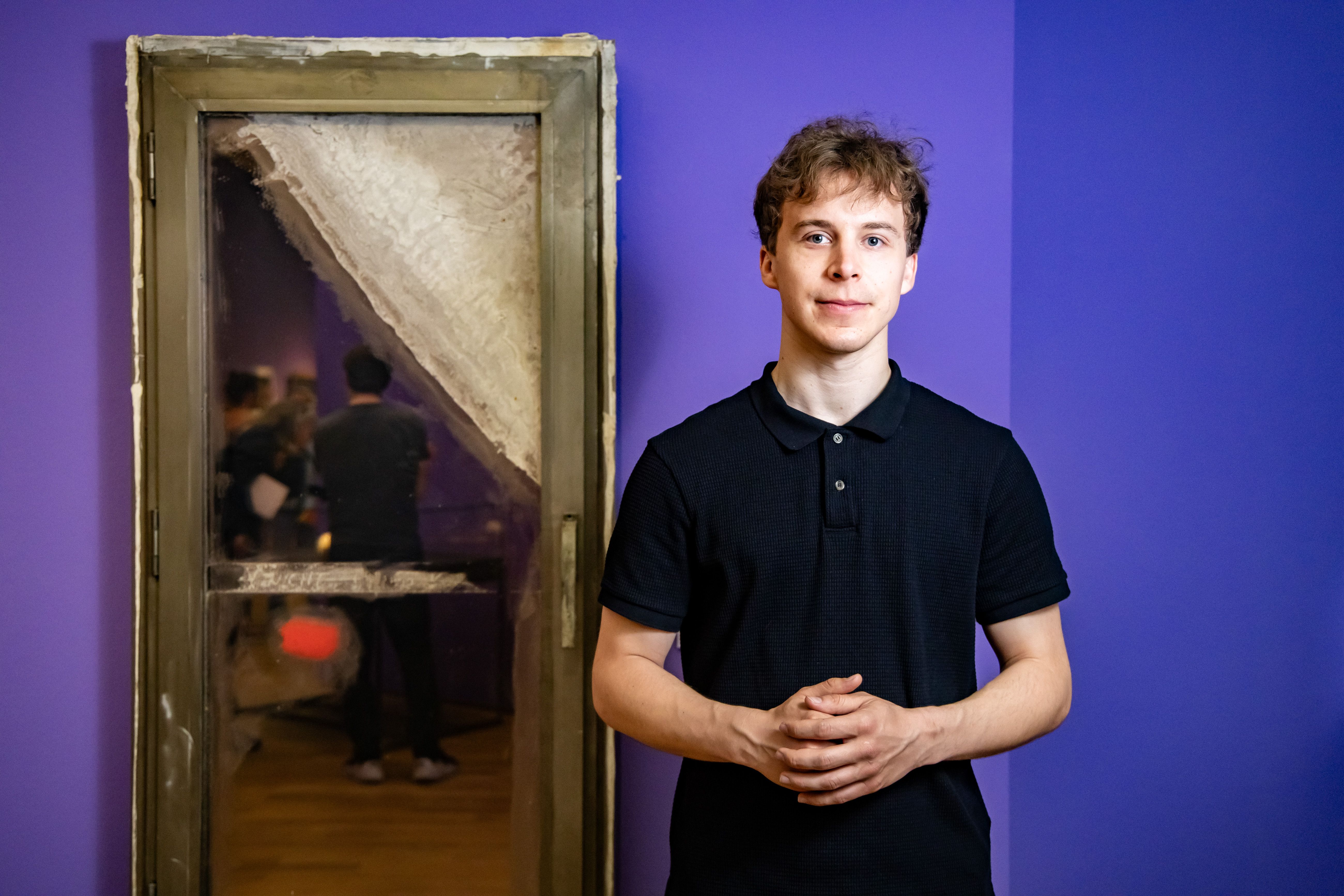 „(Un)seen Stories“ – Ausstellungsmacher Louis Killisch im Interview: „Die DDR ist für mich total präsent“